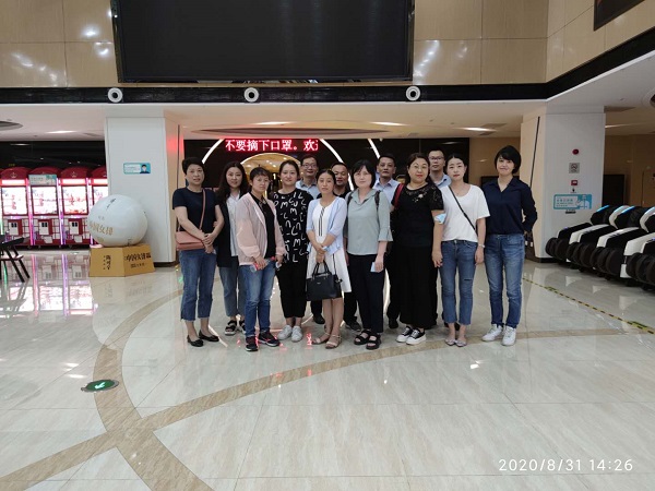 安徽恒峰g22地产集团公司机关第一、、第二党支部组织寓目爱国主义题材影片《八佰》